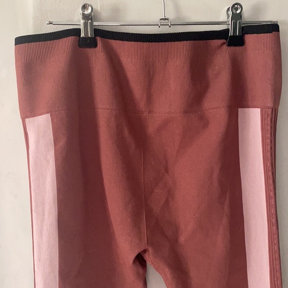 Fabletics High Waisted Seamless Legging - Picture 7 of 10